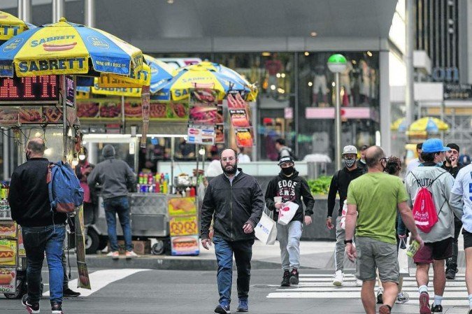 Nova York e França: quem não se vacinar não poderá sair