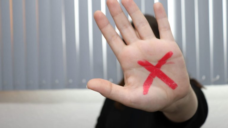 Violência psicológica passa a ser criminalizada no Brasil